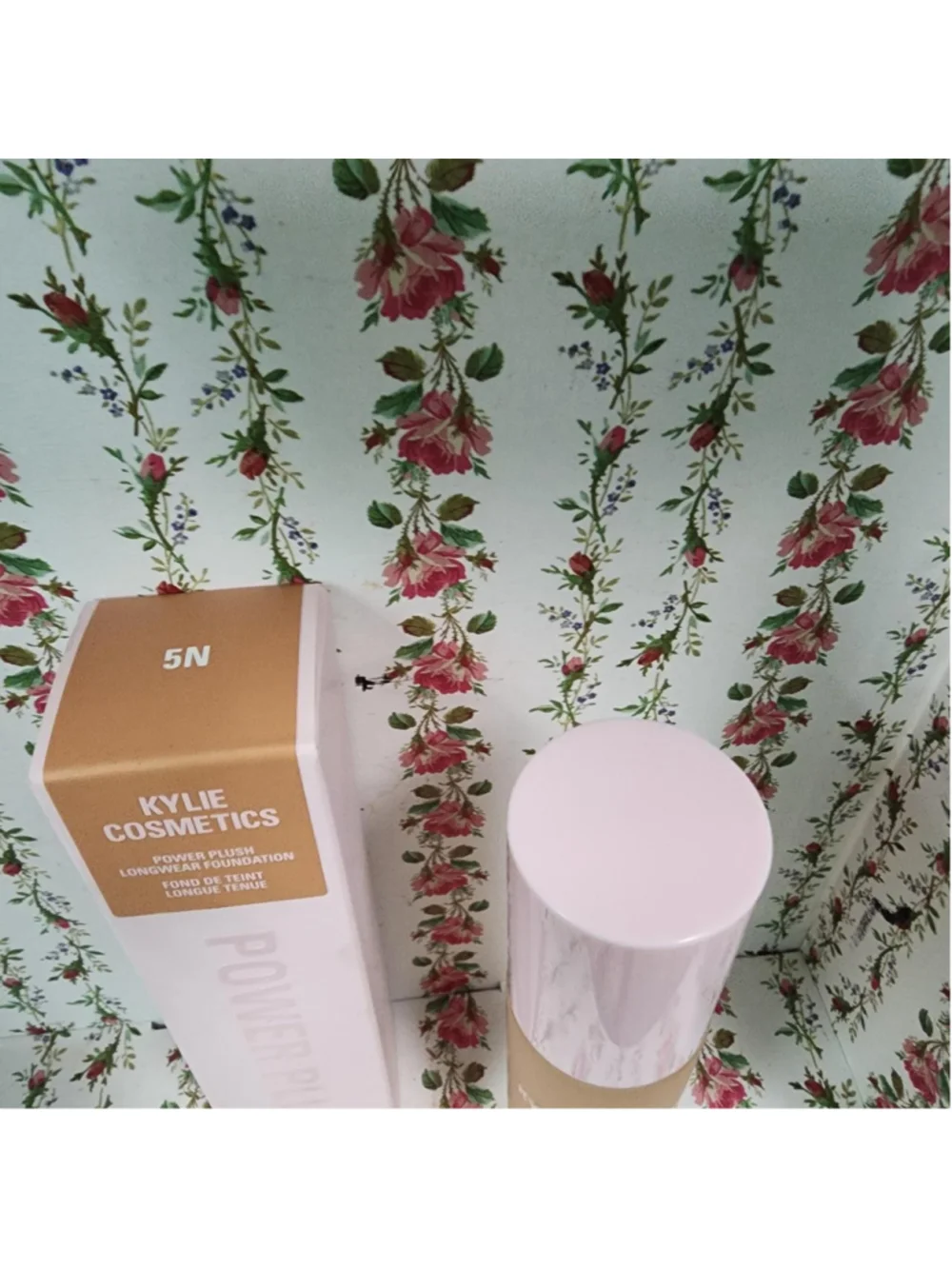 Kylie Cosmetics Power Plush Longwear Foundation in shade 5N #kylie #foundation